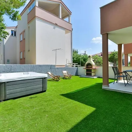 Villa With 2 Bedrooms And Private Jacuzzy, Private Parking - Cas6 * Starigrad Paklenica