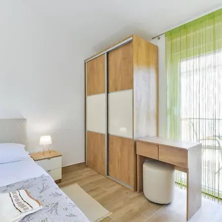 Villa With 2 Bedrooms And Private Jacuzzy, Private Parking - Cas6 *