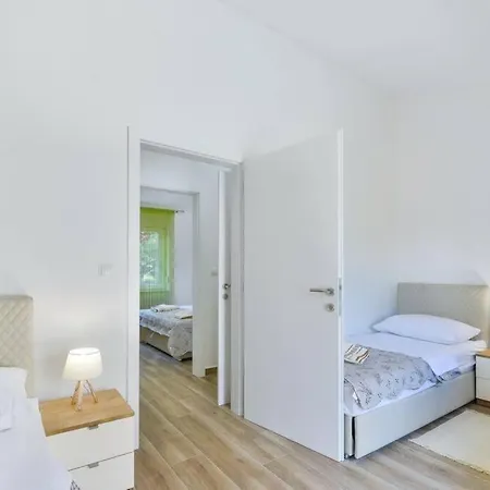 Villa With 2 Bedrooms And Private Jacuzzy, Private Parking - Cas6
