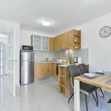 Villa Villa With 2 Bedrooms And Private Jacuzzy, Private Parking - Cas6 Starigrad Paklenica