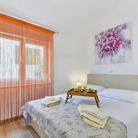Villa With 2 Bedrooms And Private Jacuzzy, Private Parking - Cas6