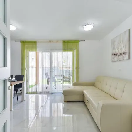 Villa With 2 Bedrooms And Private Jacuzzy, Private Parking - Cas6