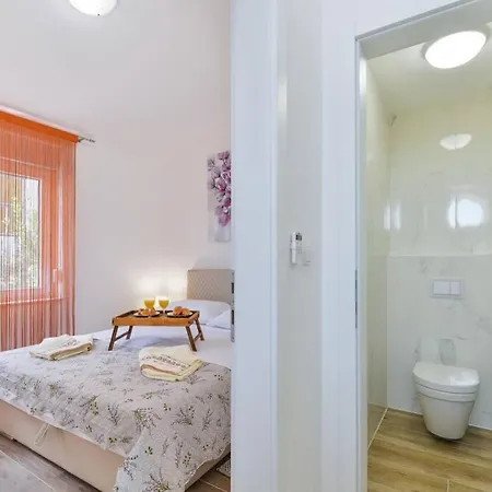 Villa With 2 Bedrooms And Private Jacuzzy, Private Parking - Cas6 Villa Starigrad Paklenica