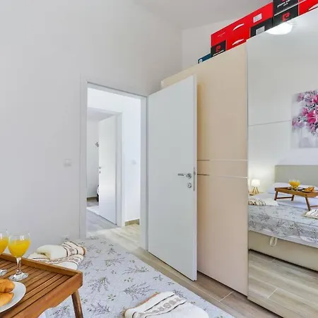 Villa With 2 Bedrooms And Private Jacuzzy, Private Parking - Cas6 *