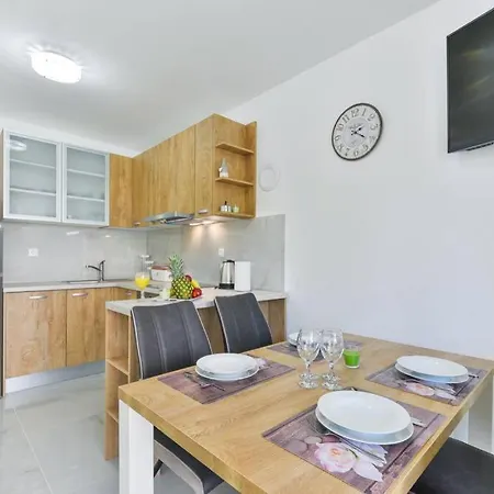 Villa Villa With 2 Bedrooms And Private Jacuzzy, Private Parking - Cas6